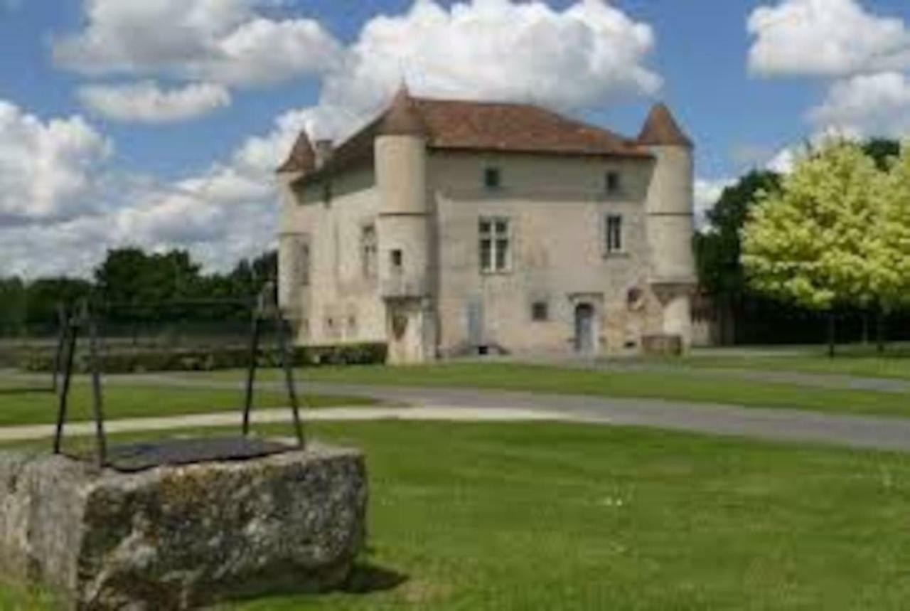 Petit Gite En Braconne La Rochette  Exteriör bild